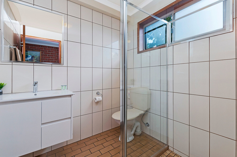 Bathroom 4, AAt 28 Goldsmith Motel, S. Grampians - Hamilton