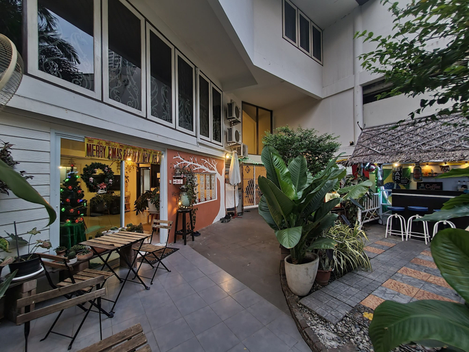 Exterior & Views 2, Home16 Hostel 16, Khlong Toey