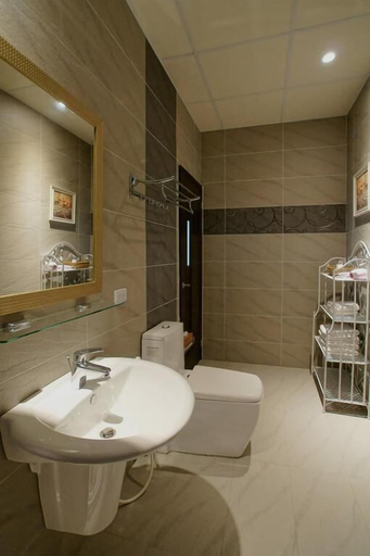 Bathroom 3, Wei Feng Jia Yuan B&B, Taitung