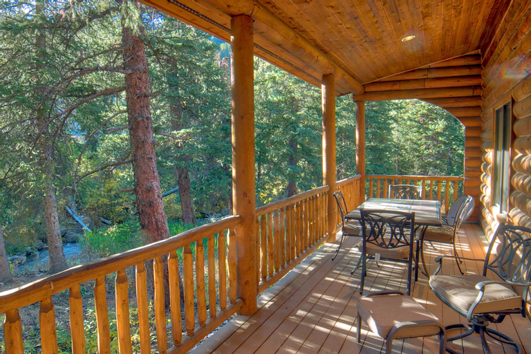 114 Mark Court Private Home with Hot Tub, Summit