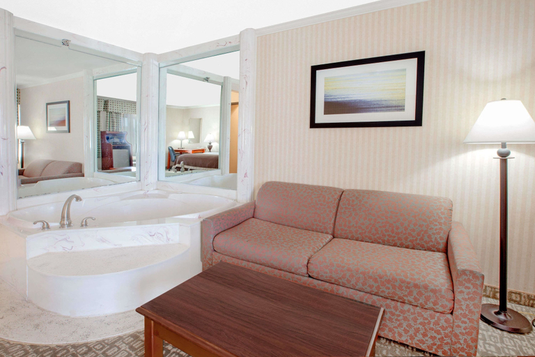 Bathroom 4, Baymont by Wyndham Jackson, Jackson