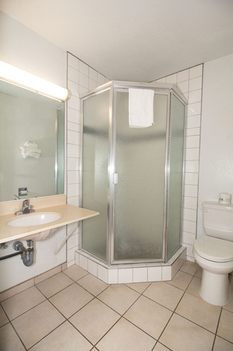 Bathroom 3, Studio 1 Extended Stay, Moscow/Pullman, Latah