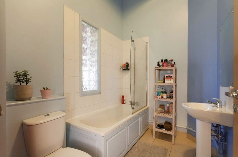 Bathroom, Apartment 74, Nottingham