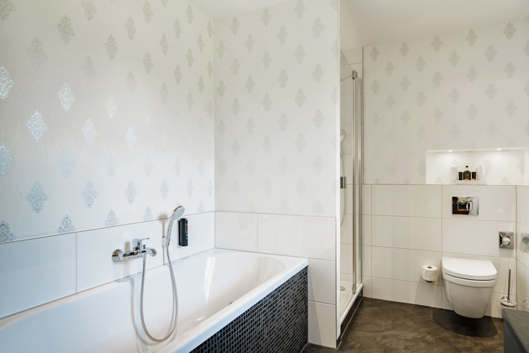 Bathroom 4, Schlosshotel Weyberhöfe, Aschaffenburg