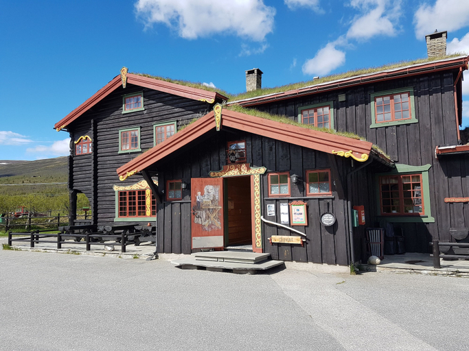 Exterior & Views