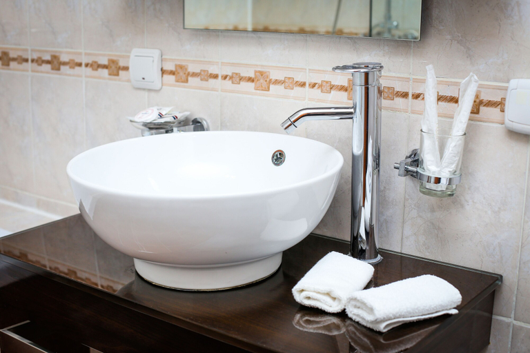 Bathroom, Ardager Residence, Makhambetskiy