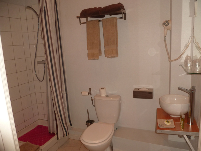 Bathroom 4, Hotel Victor Hugo, Alpes-Maritimes