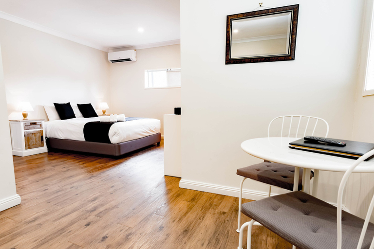 Bedroom 3, Bundanoon Country Inn Motel, Wingecarribee