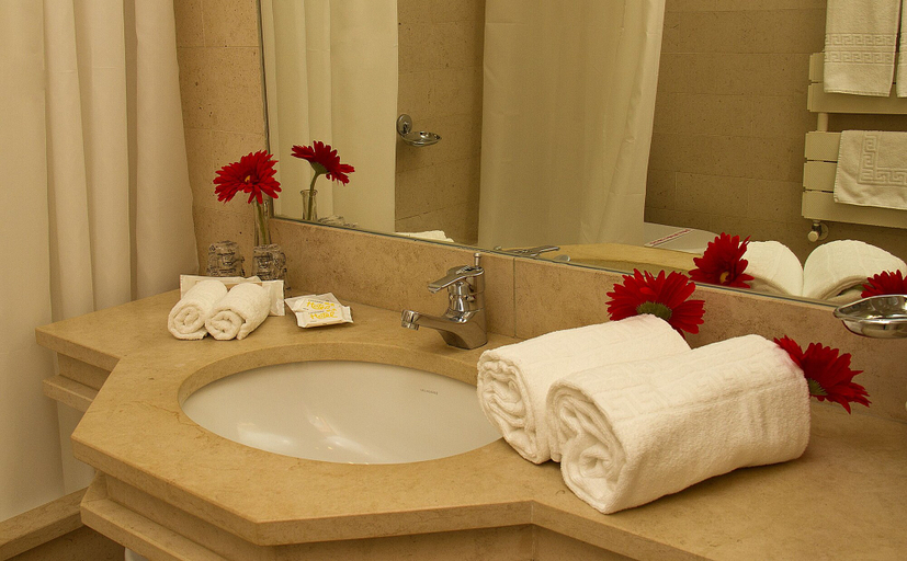 Bathroom 4, Consolata Hotel, Ourém