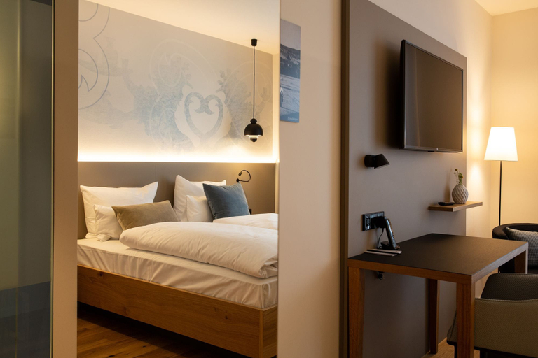 Bedroom 4, Gasthaus und Hotel zum Löwen, Lörrach
