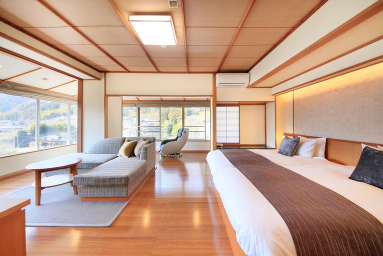 Bedroom 3, Shimobe Hotel, Minobu