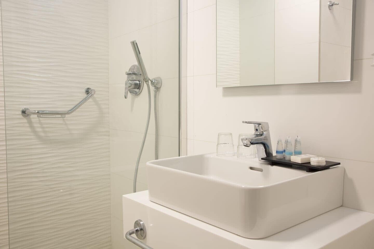 Bathroom 5, Mayflower Hotel, Saint Paul's Bay