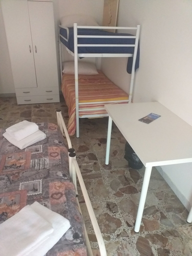 Bedroom 3, Hostel alexander, Napoli