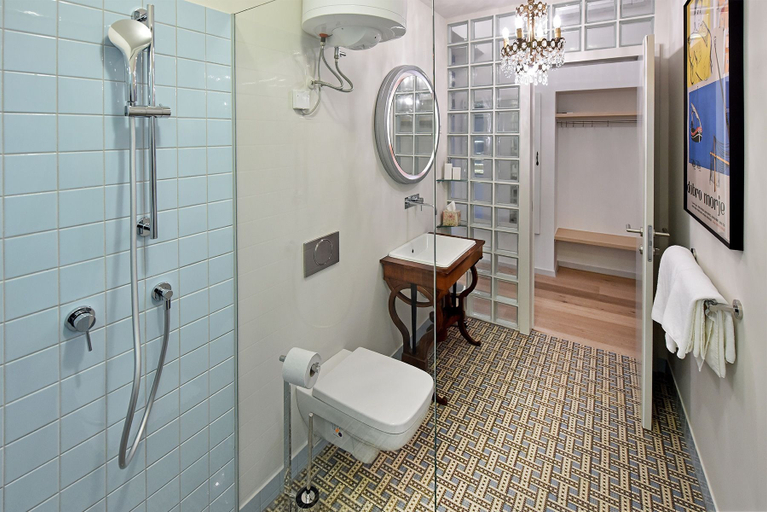 Bathroom 5, Tromostovje apartments, Ljubljana