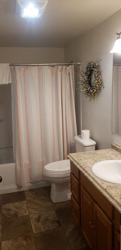 Bathroom, Bryce Valley Lodging, Garfield