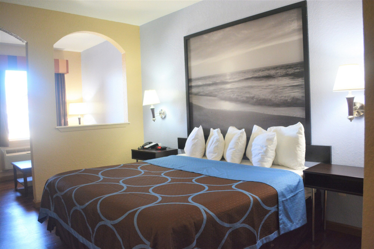 Bedroom 3, Super 8 by Wyndham Galveston, Galveston