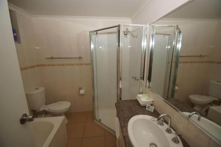 Bathroom 3, Albury Regent Motel, Albury