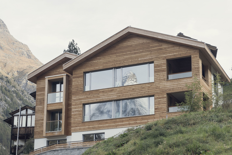 Exterior & Views