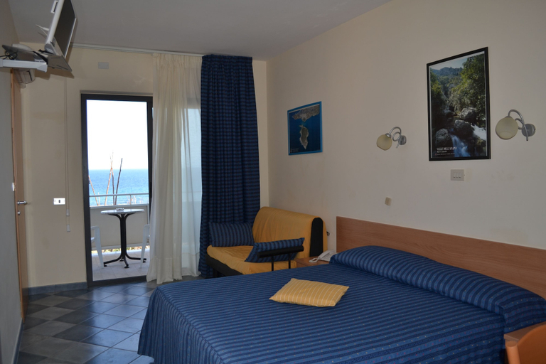 Bedroom 2, Hotel Jonic, Syracuse