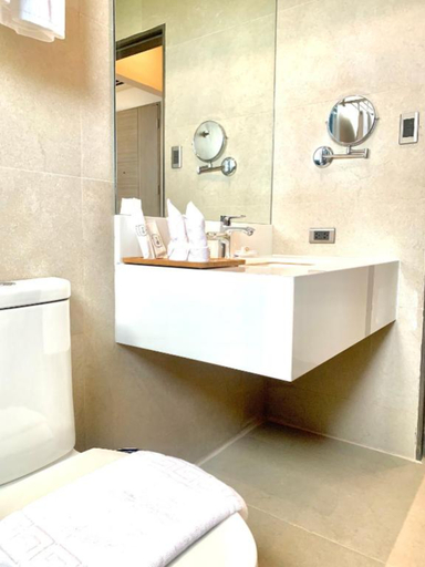Bathroom 4, The Henry Hotel Roost, Bacolod City