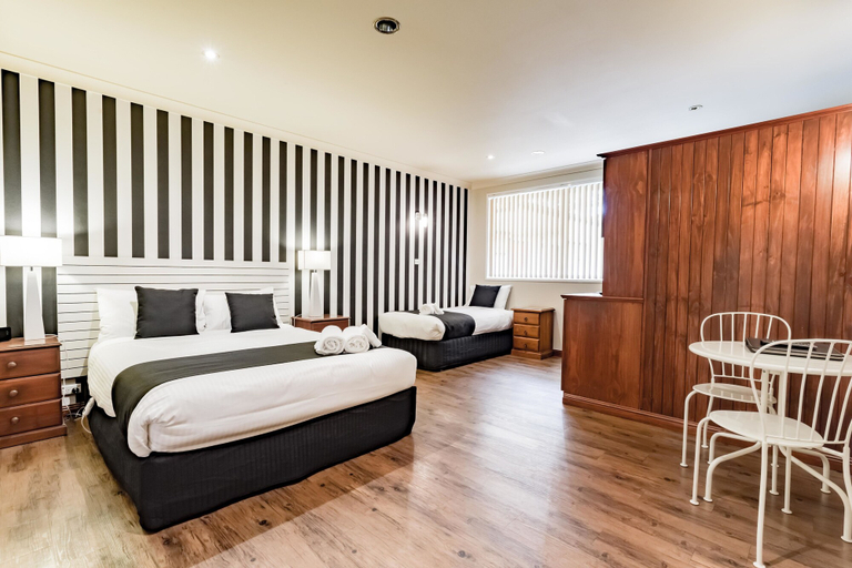 Bedroom 3, Bundanoon Country Inn Motel, Wingecarribee