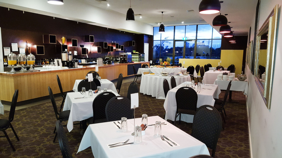 Food & Drinks 5, Quality Hotel Point Cook, Melbourne