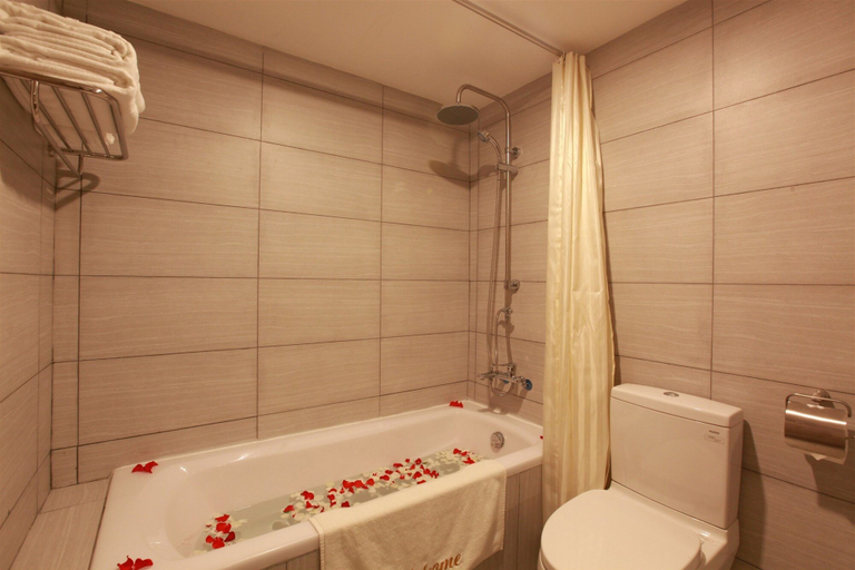 Bathroom 4, Minh Tam Hotel & Spa 32, District 10
