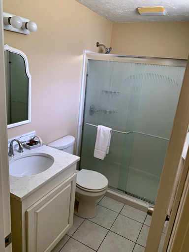 Bathroom 5, Lovett's Inn and Restaurant, Grafton