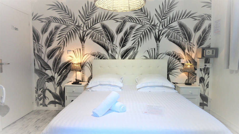 Bedroom 5, Les Jardins de Bormes, adult-only hotel with sauna & jacuzzi, Var