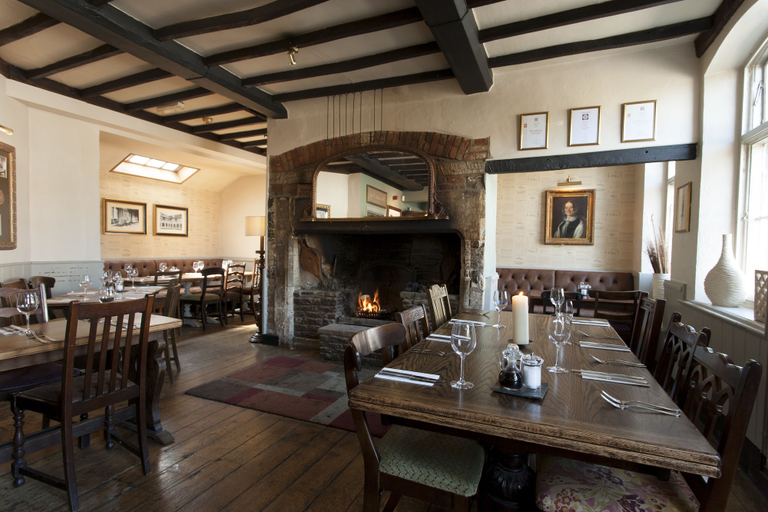 Food & Drinks 4, Red Lion - B&B, Wiltshire