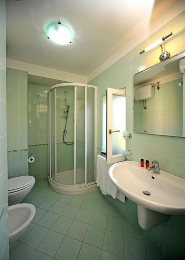 Bathroom 4, Domus Aequana, Napoli