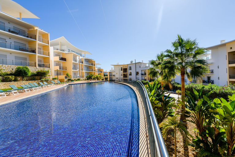 Sport & Beauty 5, Sea view Apartment with 2 huge Terraces & Swimming pools, Albufeira