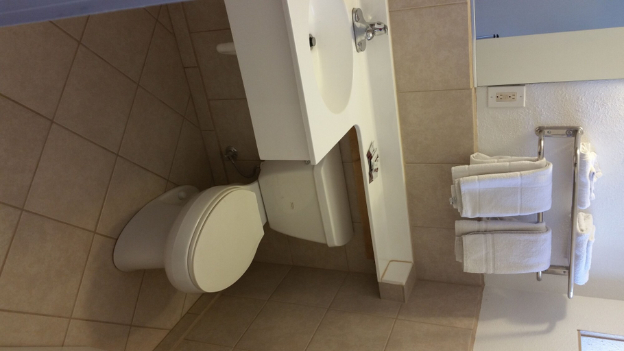 Bathroom 4, Tri-State Inn, Mohave