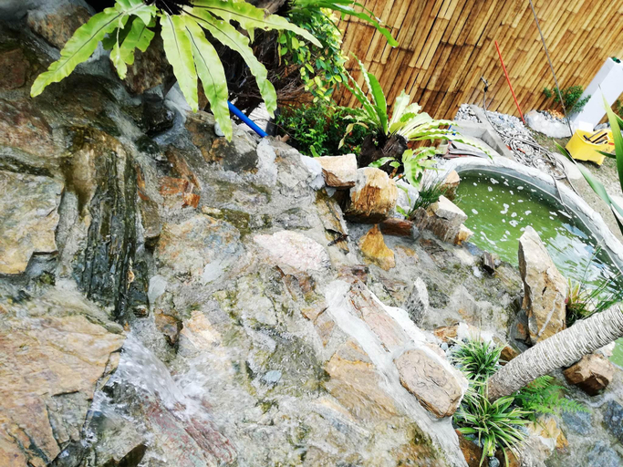 Others 3, Veronica Inn, Abra de Ilog
