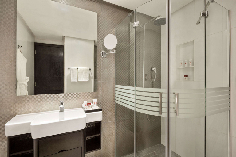 Bathroom 5, Wyndham Garden Manama, Manama