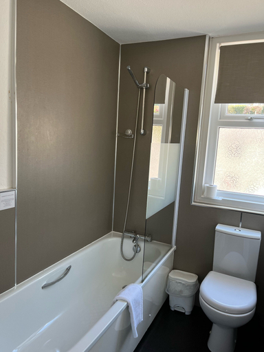 Bathroom 3, Cairn House, Devon