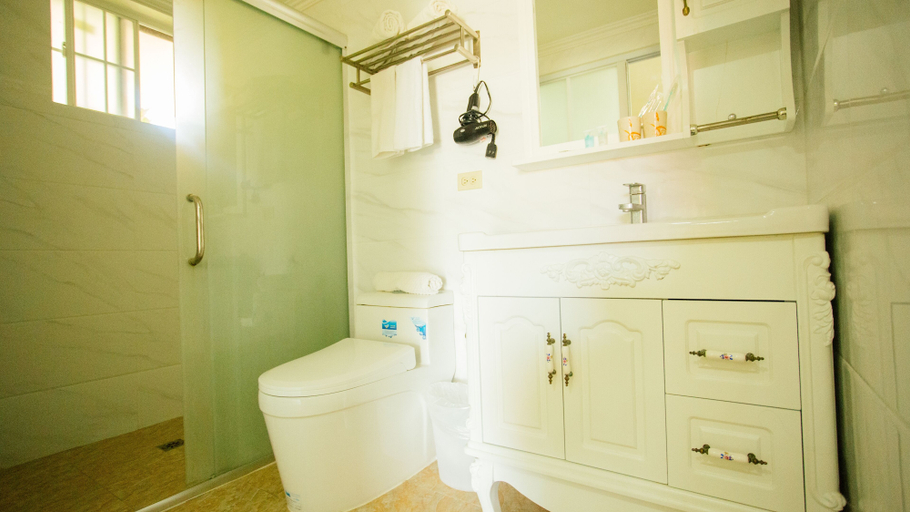 Bathroom 4, Beach Garden Hotel, Saipan