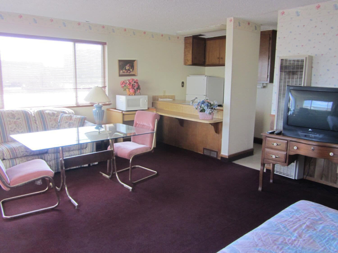 Bedroom 2, Warrick Plaza Inn, Hale