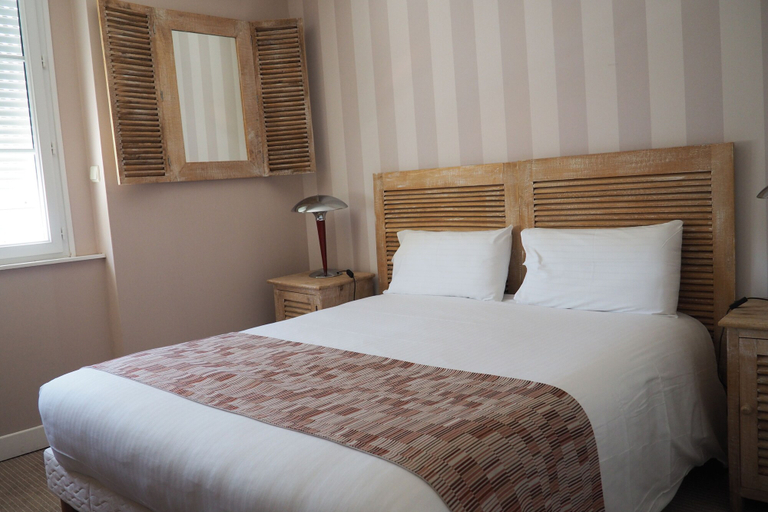 Bedroom 4, Hotel Mona Lisa, Loire-Atlantique