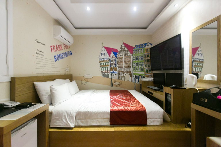 Bedroom 4, Fox Motel, Nam