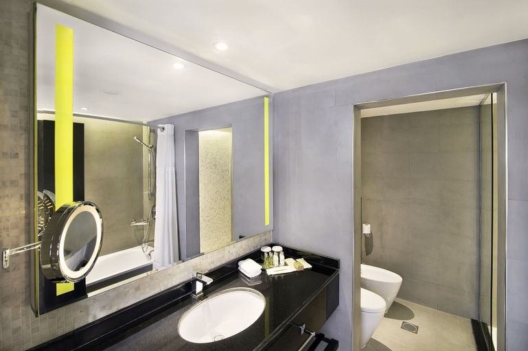 Bathroom 5, Radisson Blu Hotel & Resort, Al Ain, Al Ain