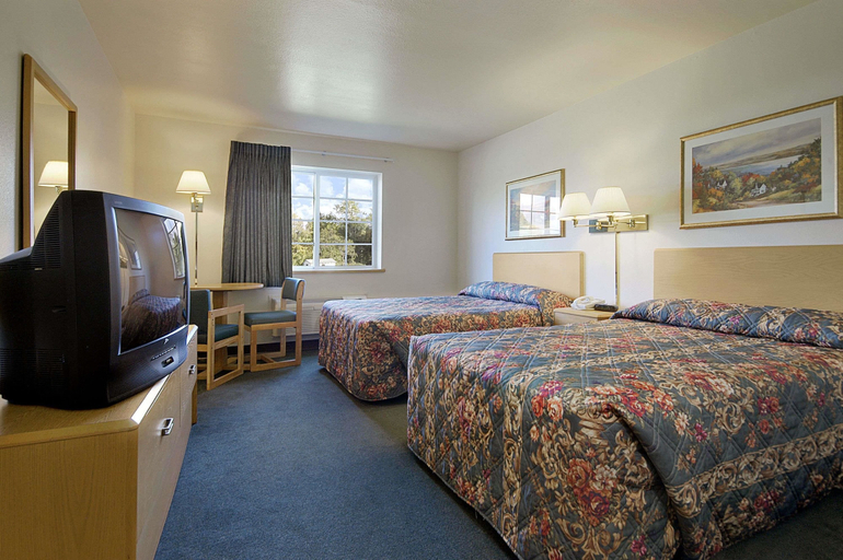 Bedroom 3, Super 8 by Wyndham Ava, Douglas
