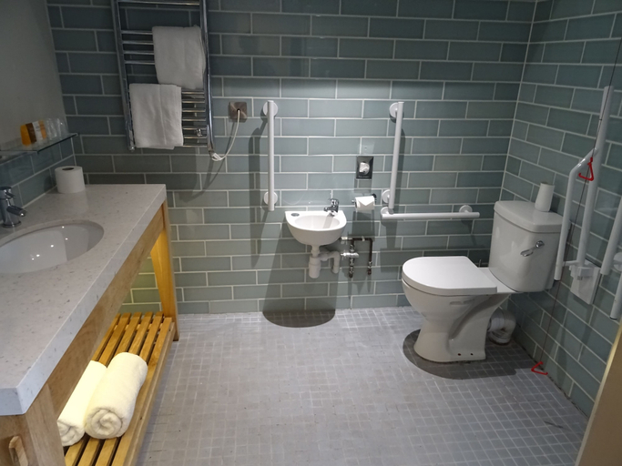 Bathroom 4, The Boathouse & Riverside Rooms, Cheshire West and Chester