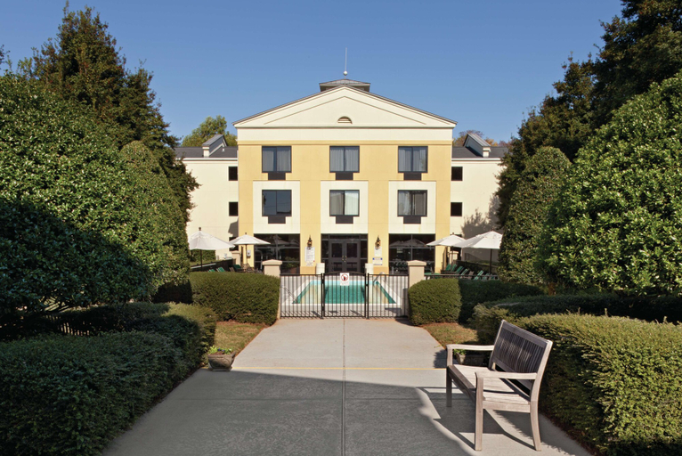 Exterior & Views 2, DoubleTree by Hilton Charlotte Airport, Mecklenburg
