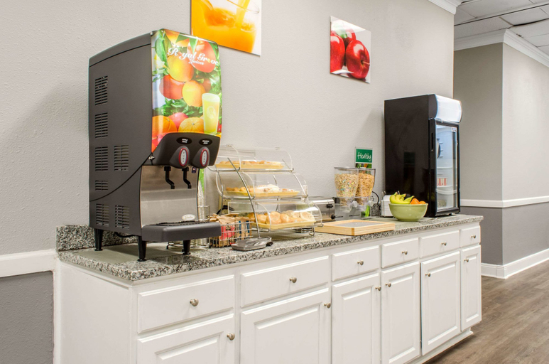 Food & Drinks 5, Quality Inn & Suites, Jones