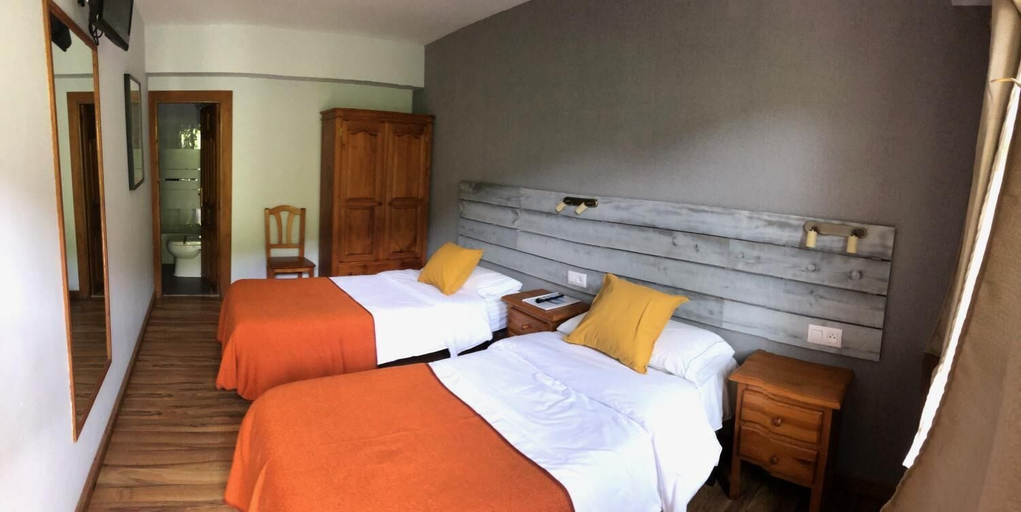 Bedroom 4, Hotel Torrecerredo, Asturias