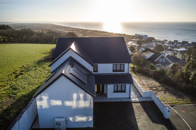 Exterior & Views, Sunrise - 5 Bedroom Home - Pendine, Carmarthenshire