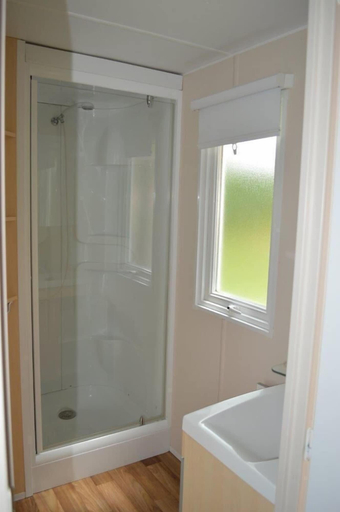 Bathroom, Camping Les Pêcheurs, Jura
