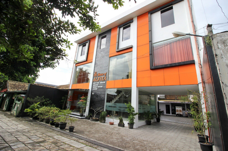 Exterior & Views 23