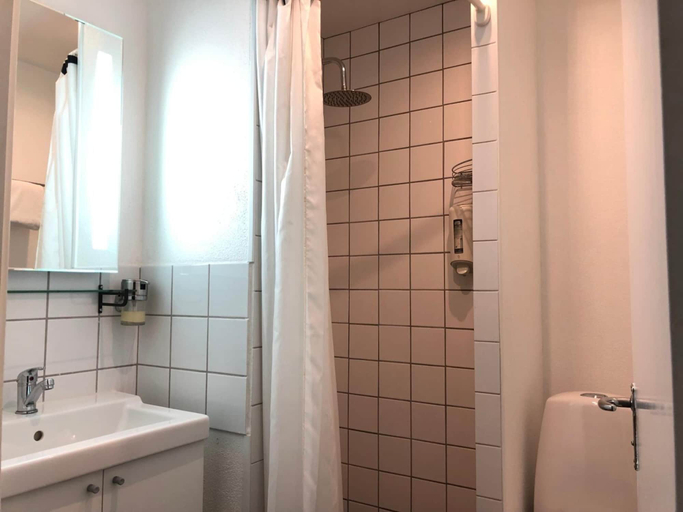 Bathroom 3, Hotel Aulum Kro, Herning